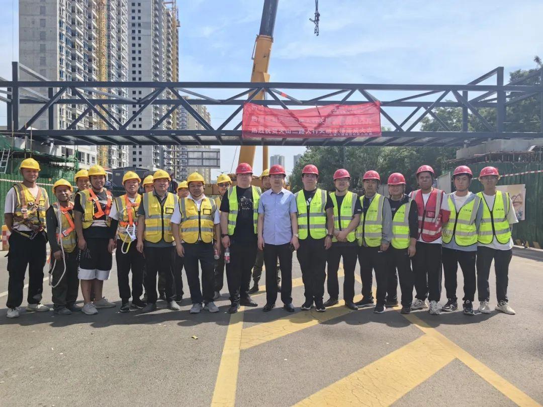 山西建投六建集团承建的古交市新建三座人行天桥Z6尊龙凯时项目顺利完工